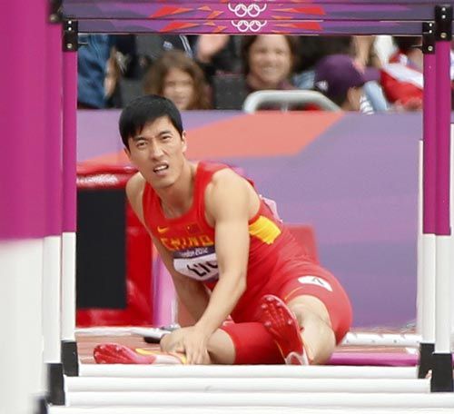 ??劉翔比賽摔倒瞬間，重溫輝煌與遺憾的歷程??