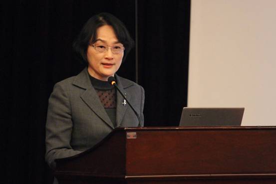 演員秦樾,演員秦樾，從舞臺到熒屏，變化中的自信與成就之光