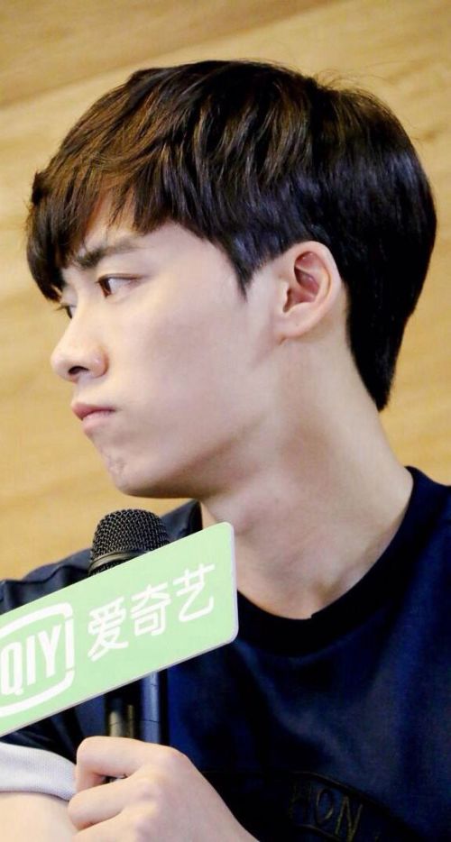 中國男明星星光下的溫馨日常圖片集