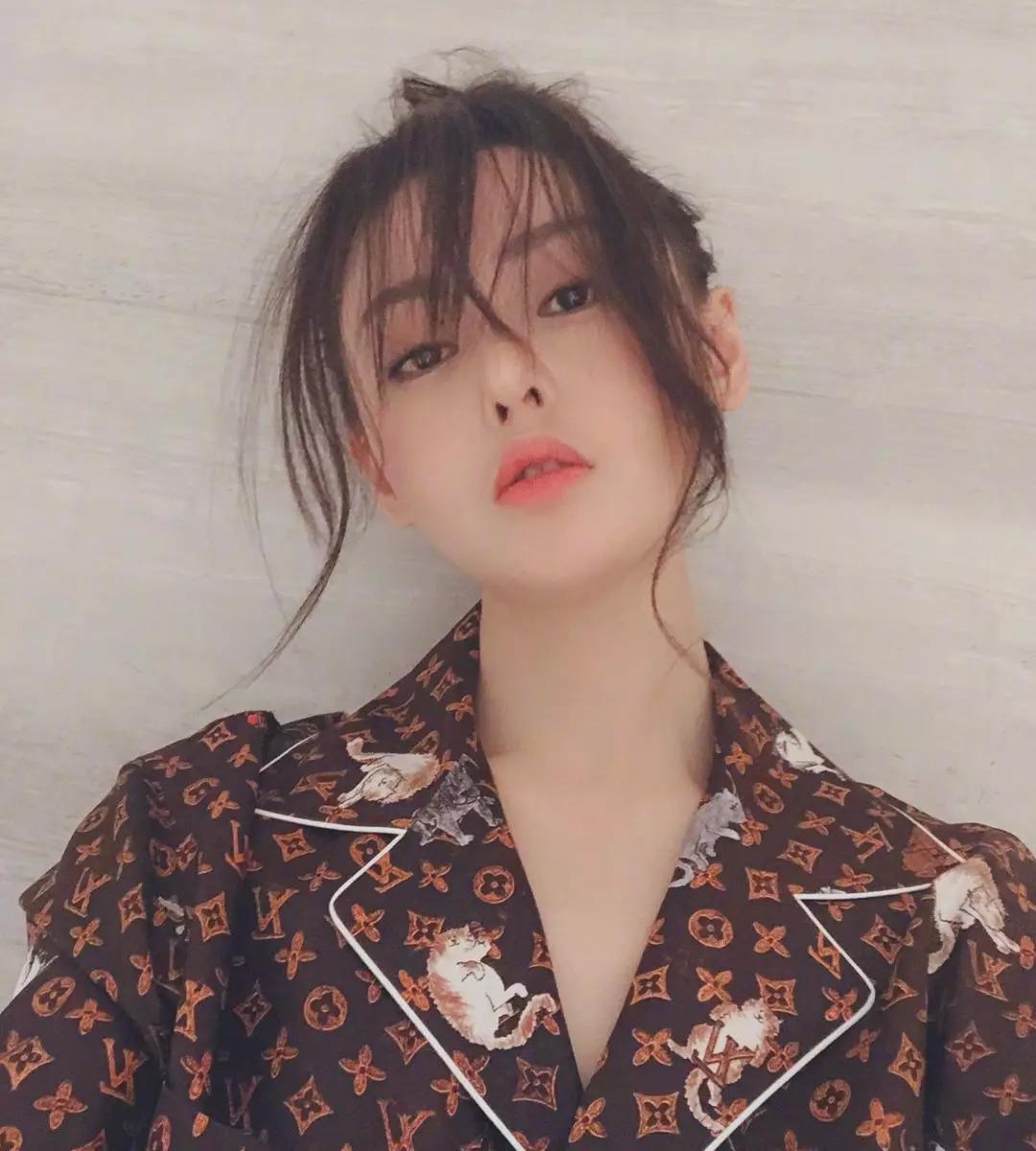 美女明星上床,關(guān)于美女明星上床的話題探討