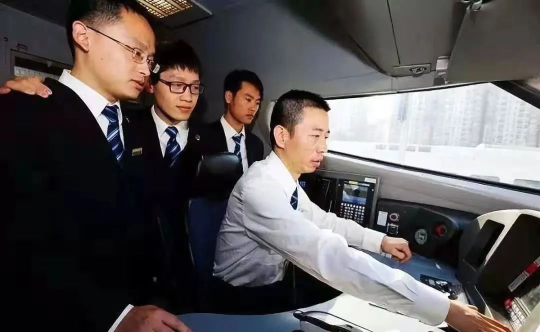 關(guān)于電車癡漢動(dòng)漫無(wú)修版的視覺震撼與心靈沖擊探討