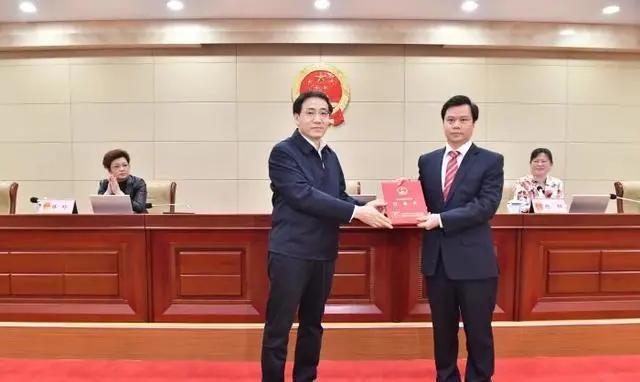 廣西最新人事任免,廣西最新人事任免背后的溫馨故事