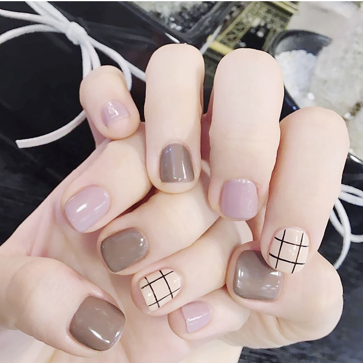 小巷深處的秘密美甲樂園,最新美甲款式圖片大全