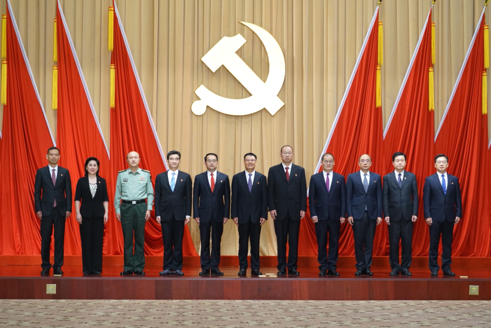 信陽市委常委名單最新揭曉，小巷中的獨(dú)特風(fēng)味等你來探索之旅